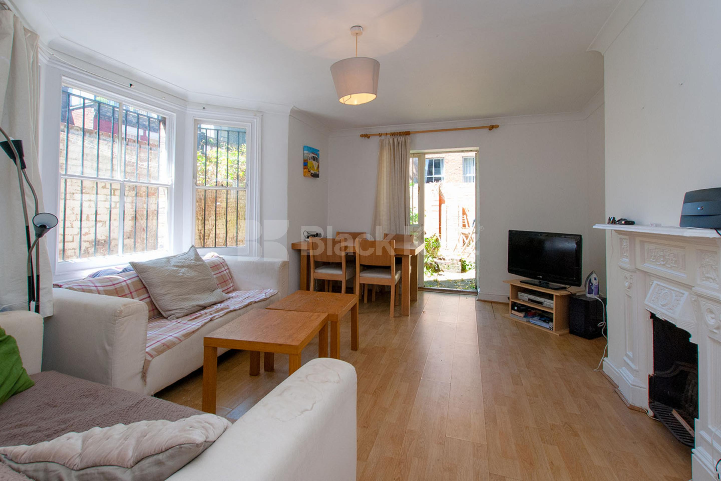 Arranged over two floors is this spacious 3 bedroom property with garden  Birnam Road, Finsbury Park - Holloway N4
